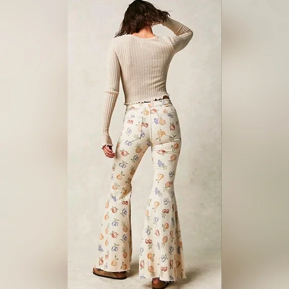 Free People Just Float On Flare Jeans Printed Fruit Pineapple Combo Ivory 29 NWT - Picture 2 of 9